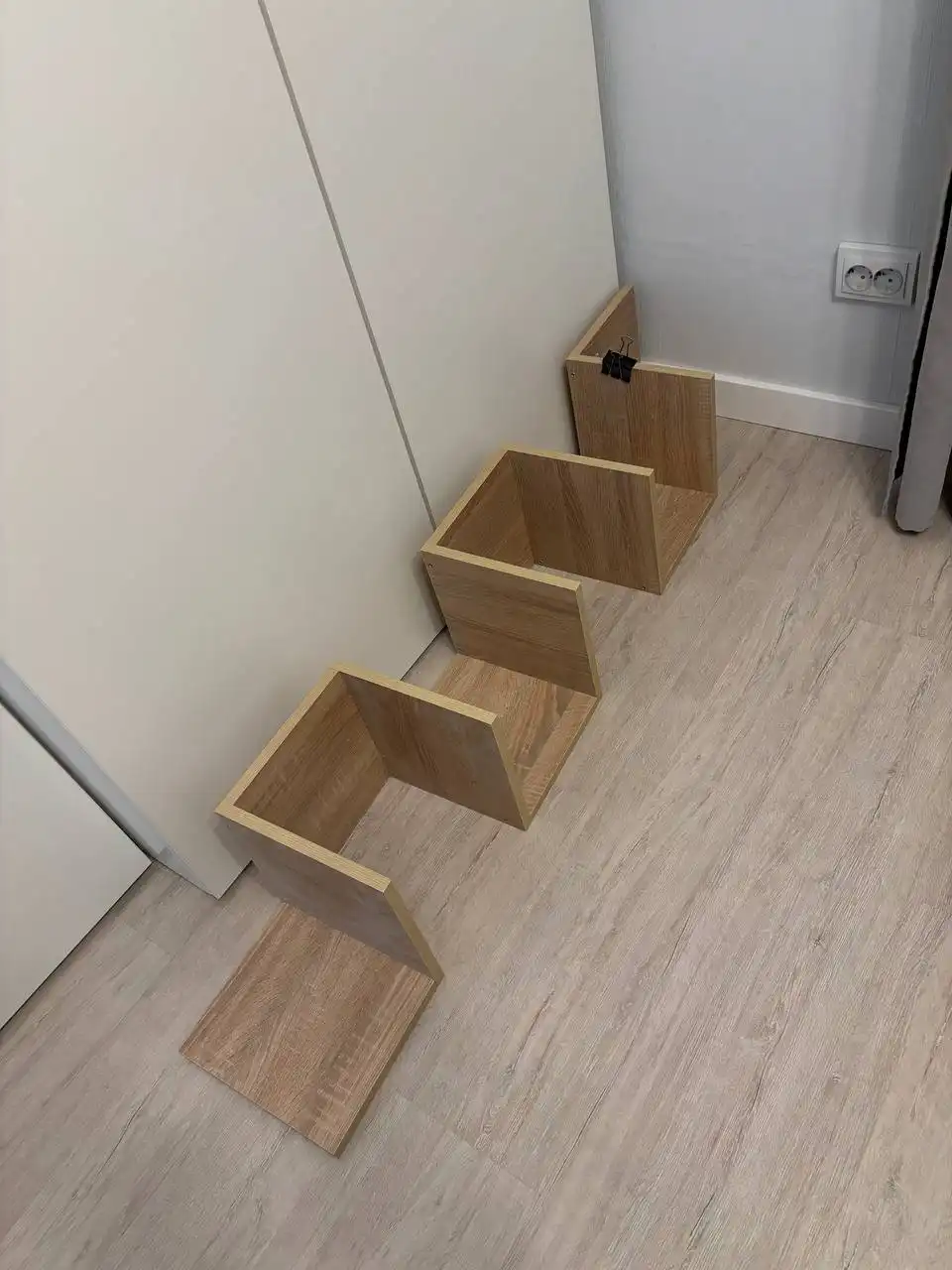 Полка навесная угловая и комод - Барахолка в Балашиха