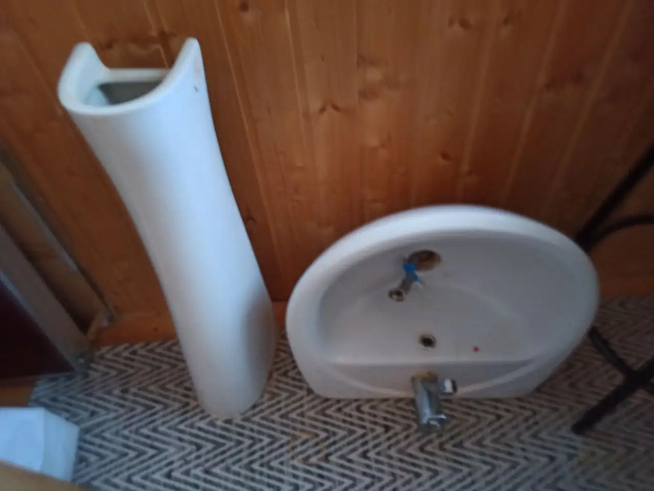 Продажа б/у тюльпана со смесителем - Сантехника (Для дома и дачи) в Балашиха