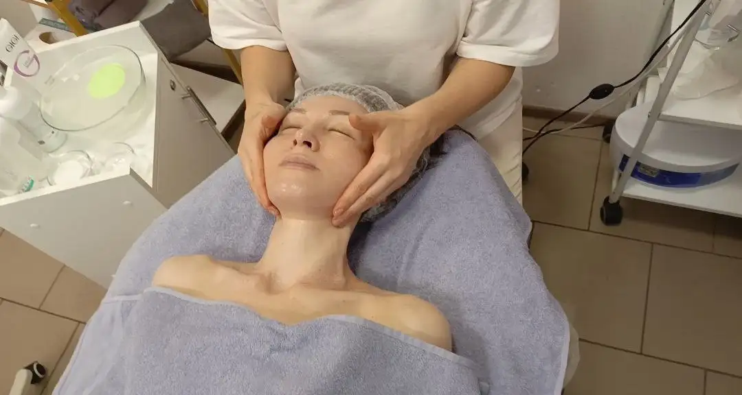 Эффективный массаж лица в 5 техниках с проработкой зон - Косметология (Услуги) в Балашиха