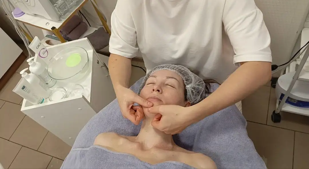 Эффективный массаж лица в 5 техниках с проработкой зон - Косметология (Услуги) в Балашиха