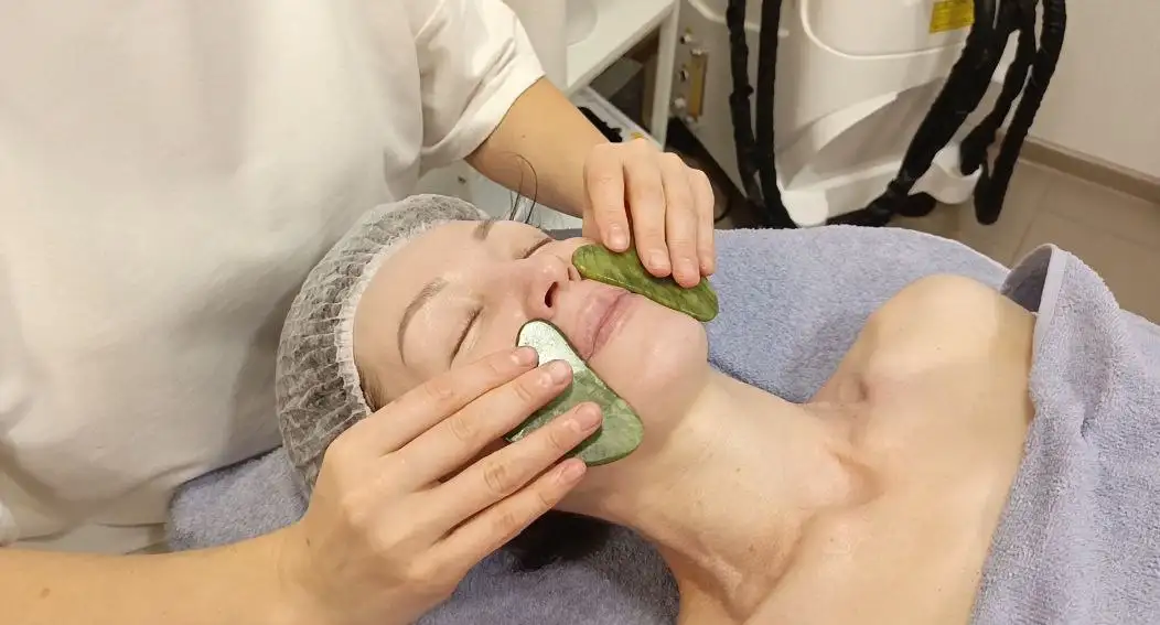 Эффективный массаж лица в 5 техниках с проработкой зон - Косметология (Услуги) в Балашиха