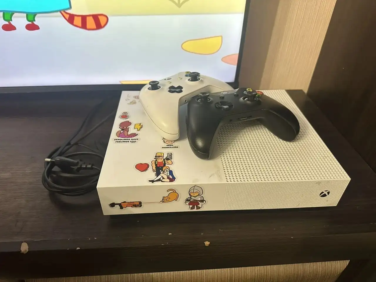 Продам Xbox One S 1ТБ с комплектом - Игровые консоли (Электроника) в Балашиха