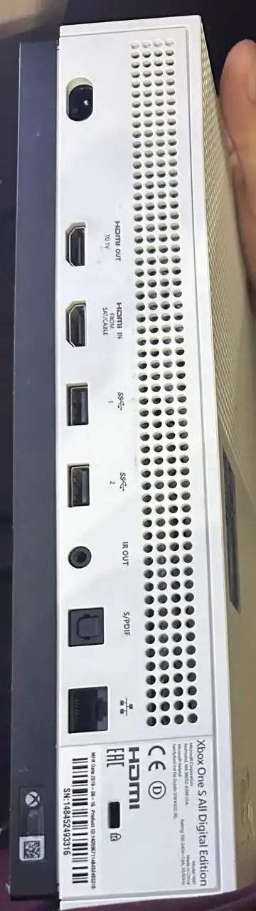 Продам Xbox One S 1ТБ с комплектом - Игровые консоли (Электроника) в Балашиха