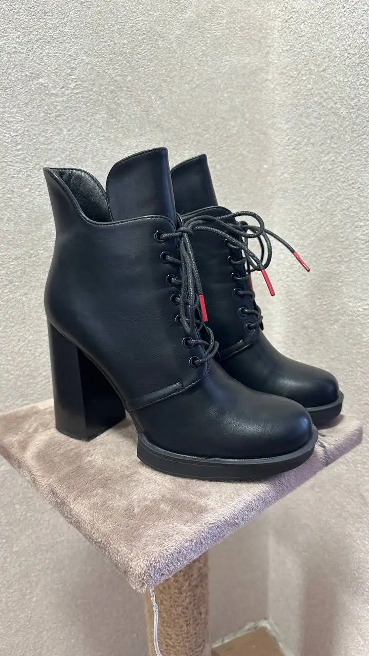 Продажа вешалки напольной, женского свитшота и батильонов - Одежда в Балашиха