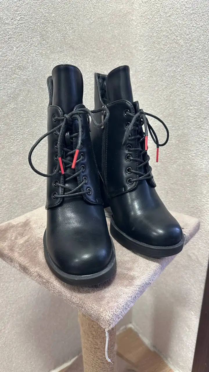 Продажа вешалки напольной, женского свитшота и батильонов - Одежда в Балашиха