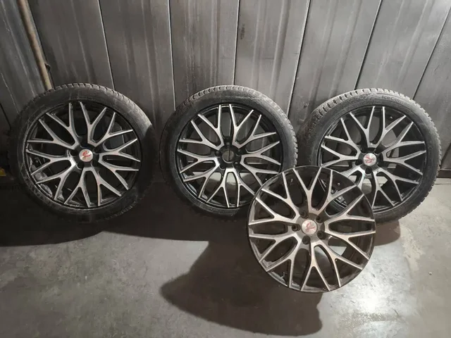 Резина Континенталь Айс Контакт 3 235/45/18 - Авто в Балашиха