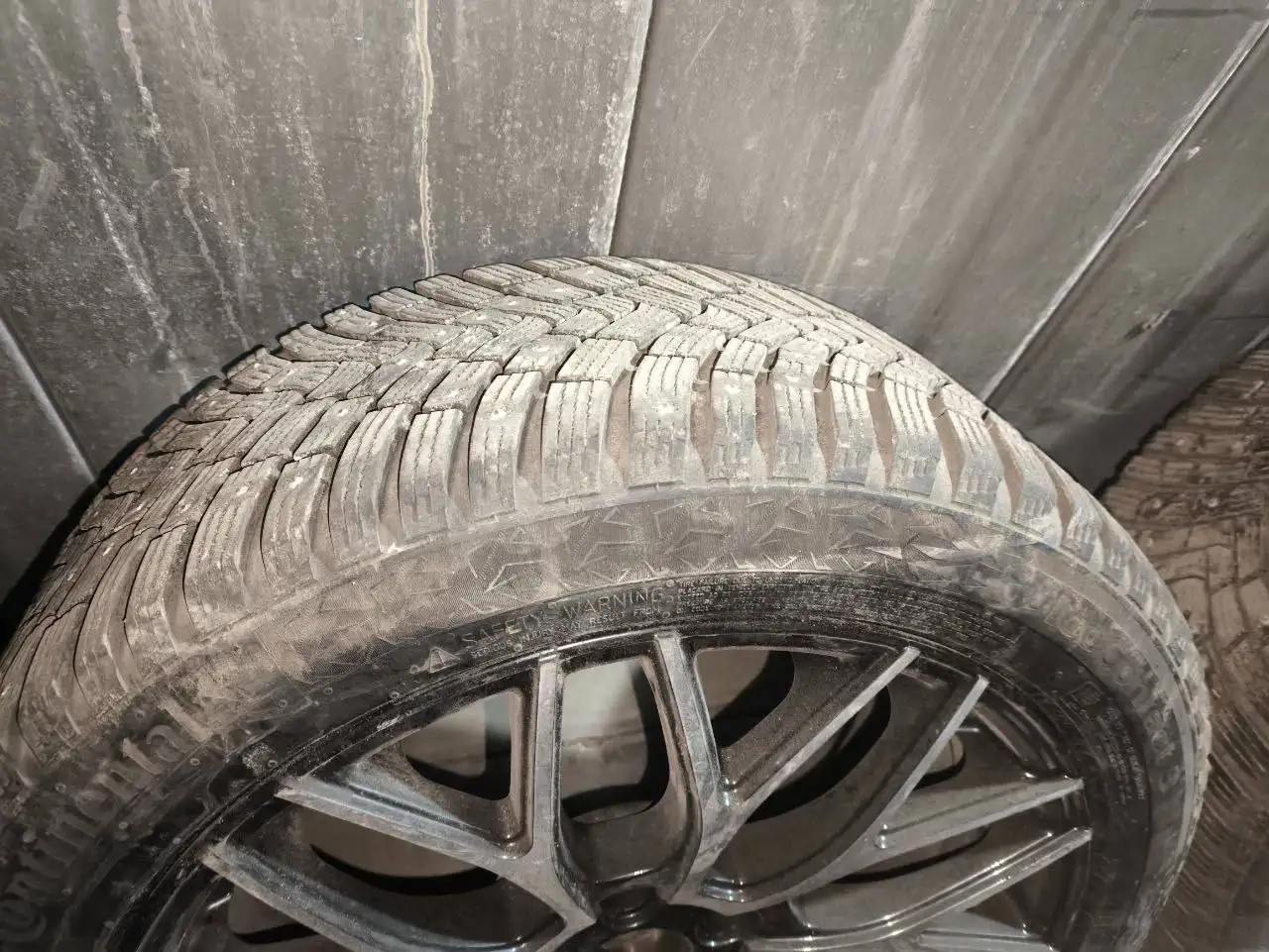 Резина Континенталь Айс Контакт 3 235/45/18 - Шины и диски (Авто) в Балашиха