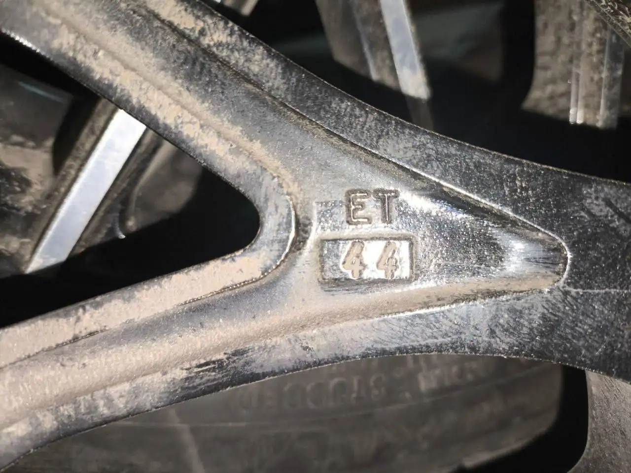 Резина Континенталь Айс Контакт 3 235/45/18 - Шины и диски (Авто) в Балашиха