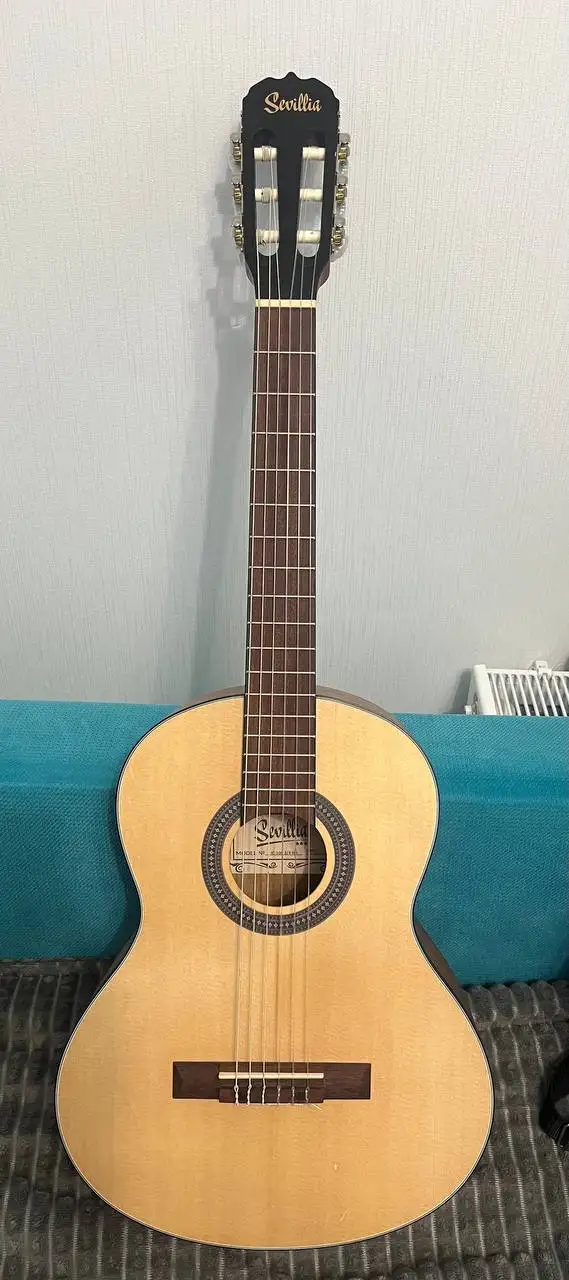 Детская гитара Sevillia 3/4 с подножкой и чехлом - Музыкальные инструменты (Хобби и отдых) в Балашиха
