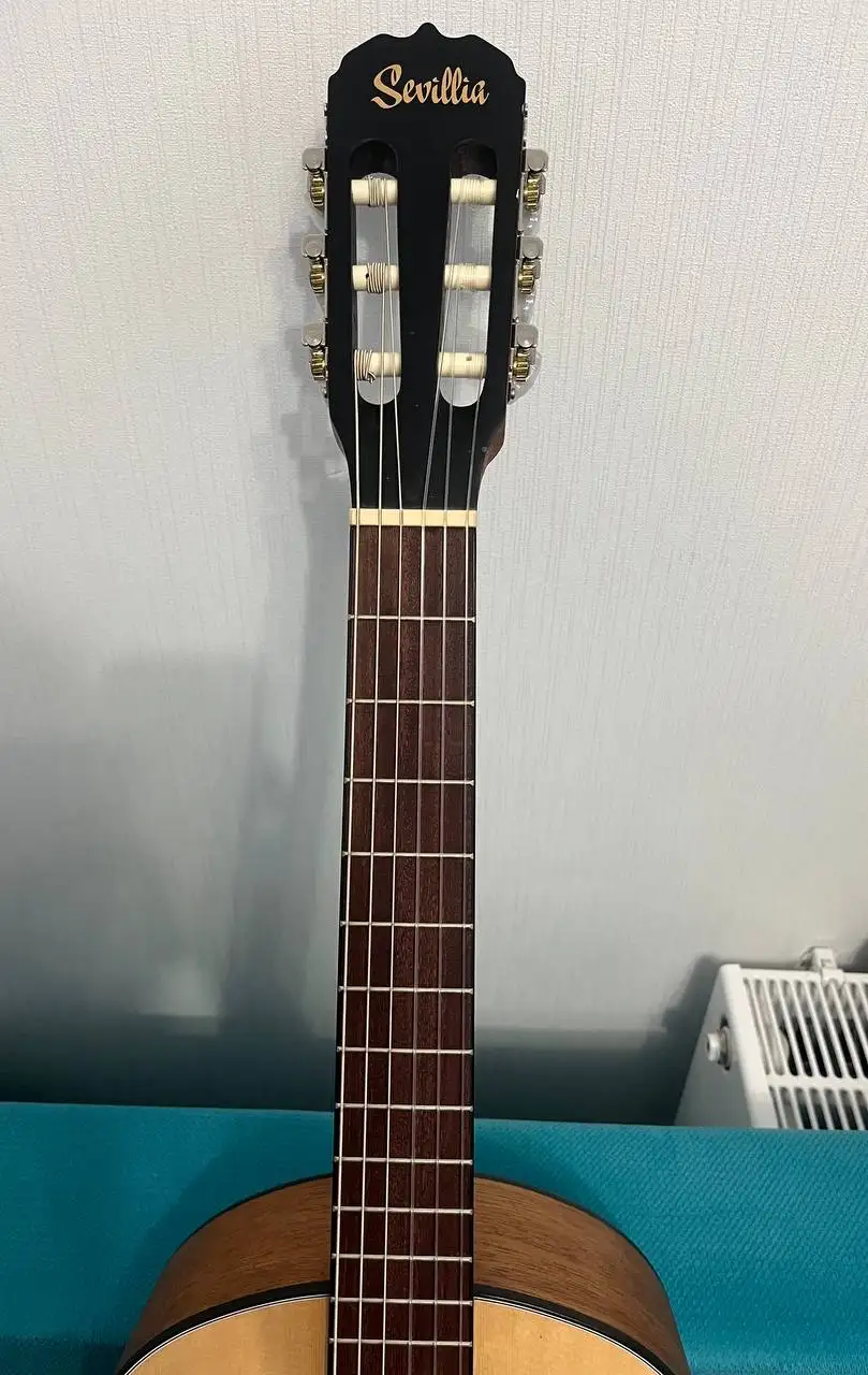 Детская гитара Sevillia 3/4 с подножкой и чехлом - Музыкальные инструменты (Хобби и отдых) в Балашиха