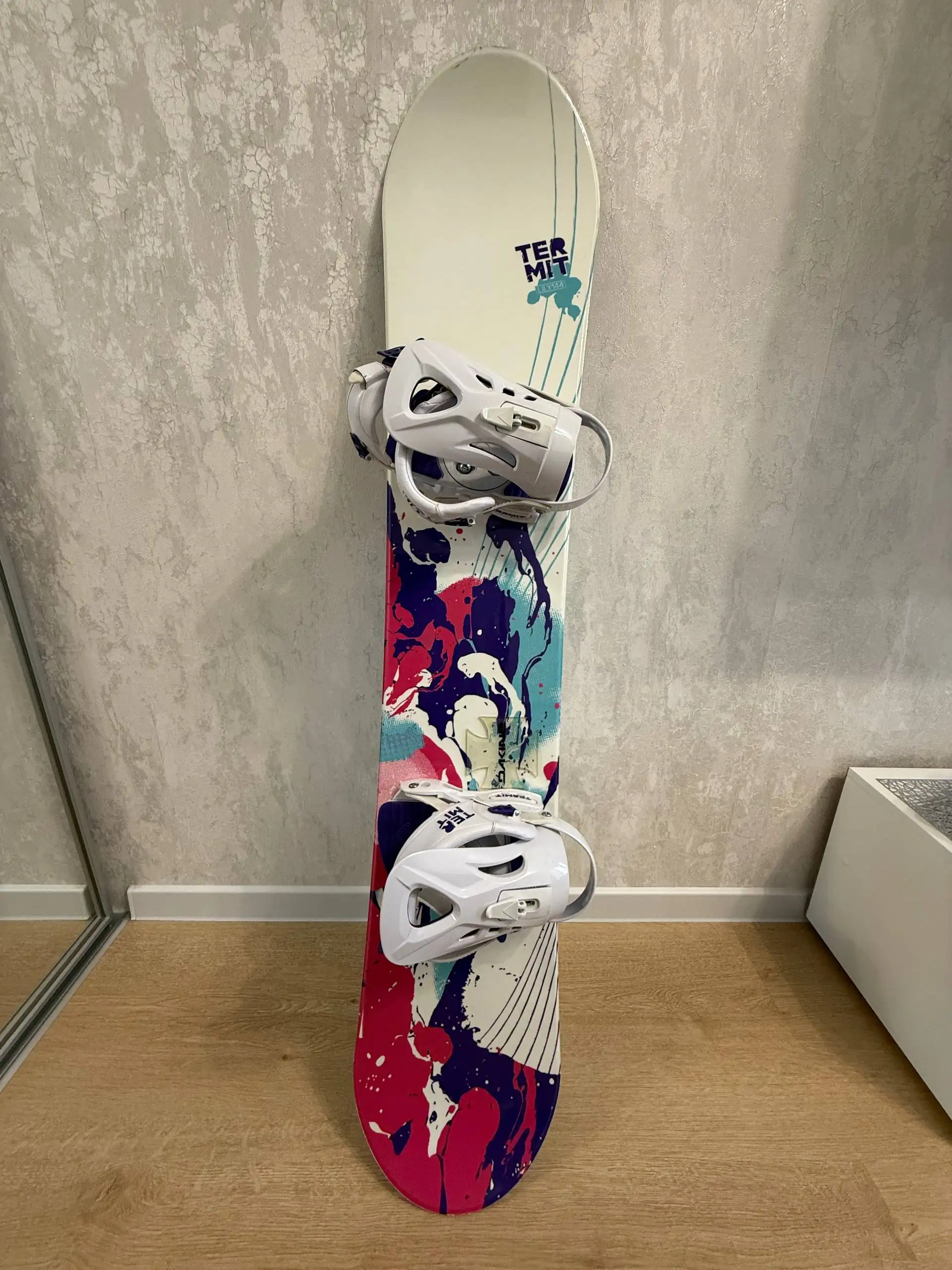 Продажа сноубордов с креплениями и ботинками - Зимние виды спорта (Хобби и отдых) в Балашиха