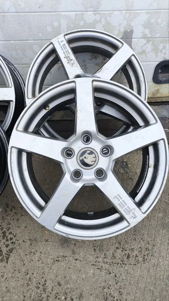 Диски с Шкоды СуперБ 2016 года - Диски колесные (Запчасти) в Балашиха