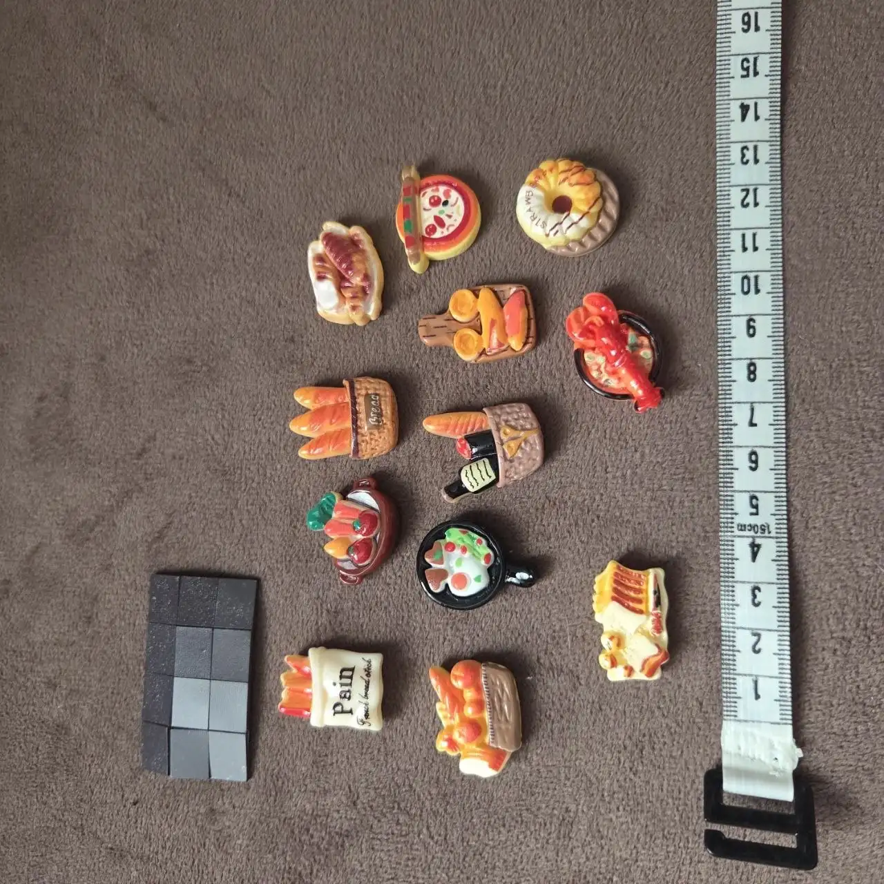 Продажа различных товаров (пряжа, сумочка, колонка, магнитики, платье, колготки, тапочки, атлас, юбка-шорты, калькулятор) - Барахолка в Балашиха