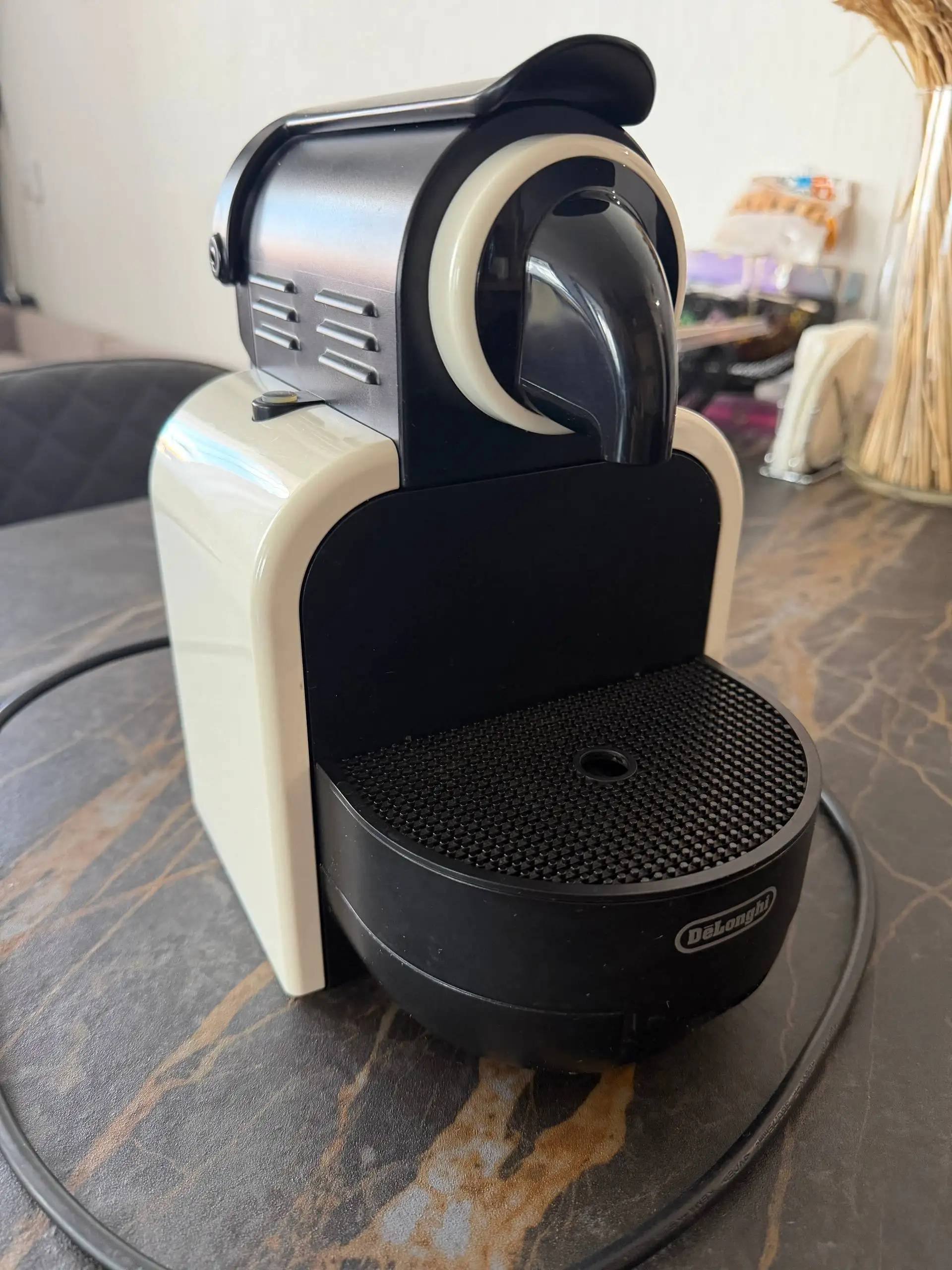 Капсульная кофемашина DeLonghi EN 97.W - Кофемашины (Электроника) в Балашиха