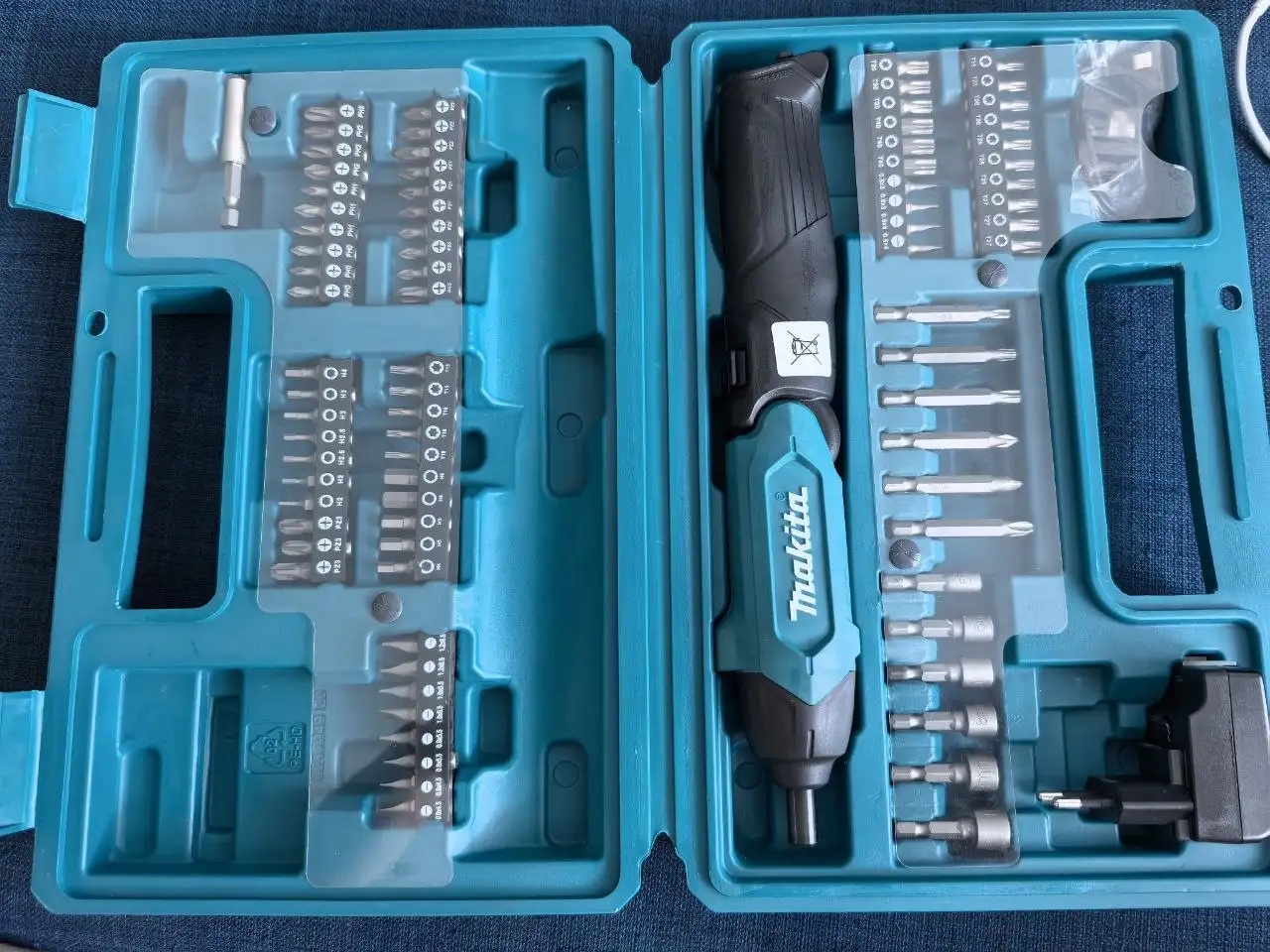 Продам аккумуляторную отвертку Makita DF001D - Инструменты (Электроника) в Балашиха