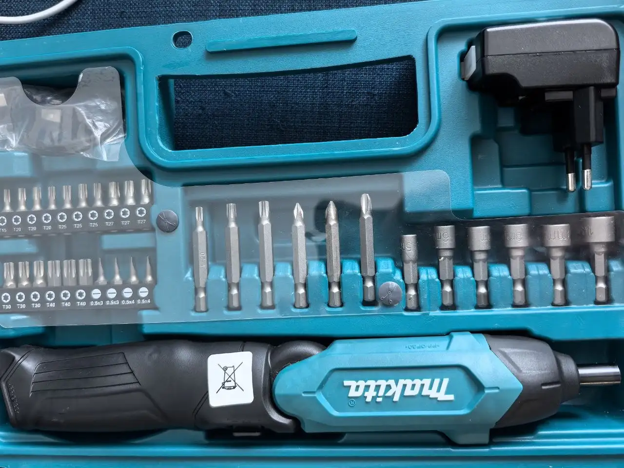 Продам аккумуляторную отвертку Makita DF001D - Инструменты (Электроника) в Балашиха