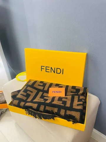Кашемировый шарф Fendi - Одежда в Владивосток