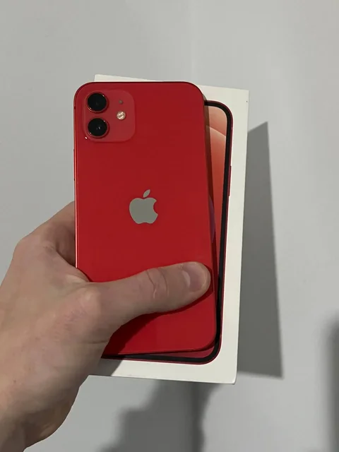 Продажа iPhone 12 и iPhone 15 Pro Max - частное объявление в Владивосток