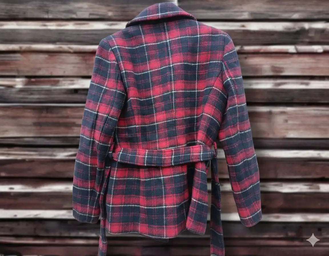 Пальто-бушлат с двубортной застёжкой и отложным воротником