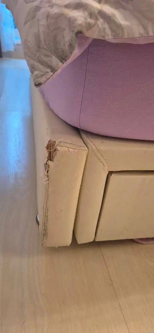 Продам двухспальную кровать с матрасом