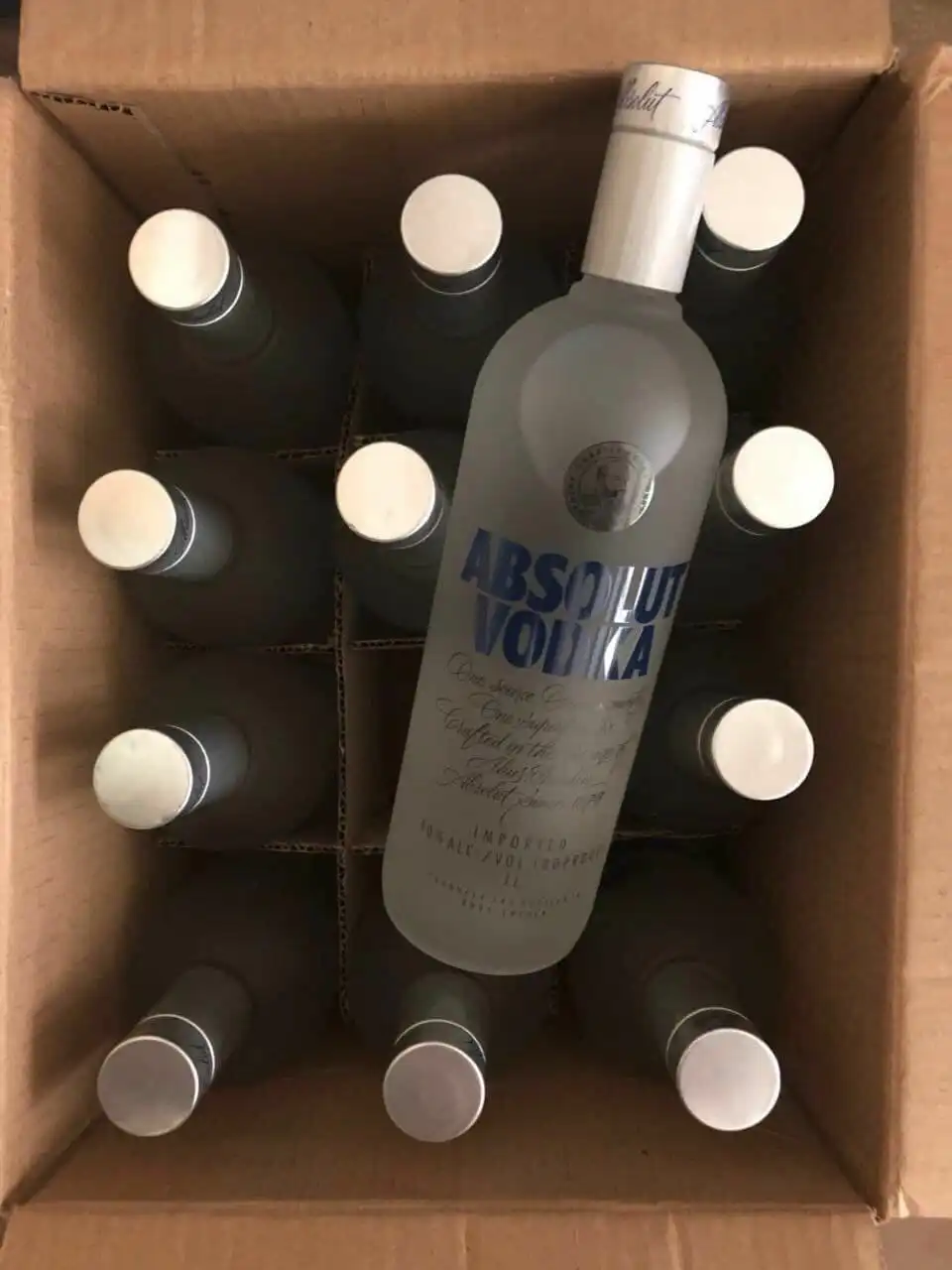 Отдам пак водки Абсолют