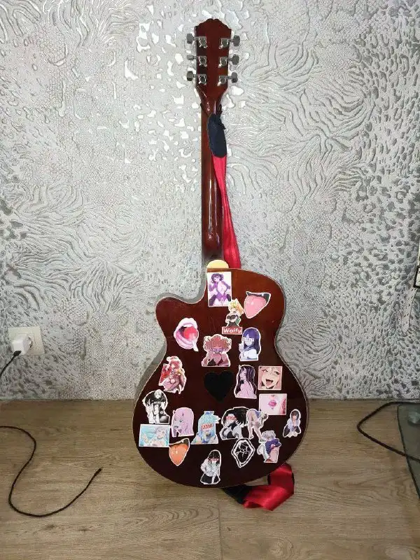 Продам гитару в отличном состоянии