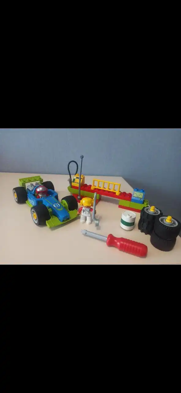 Продам набор Лего Дупло Быстрый пит-стоп - Конструкторы (Товары для детей) в Владивосток