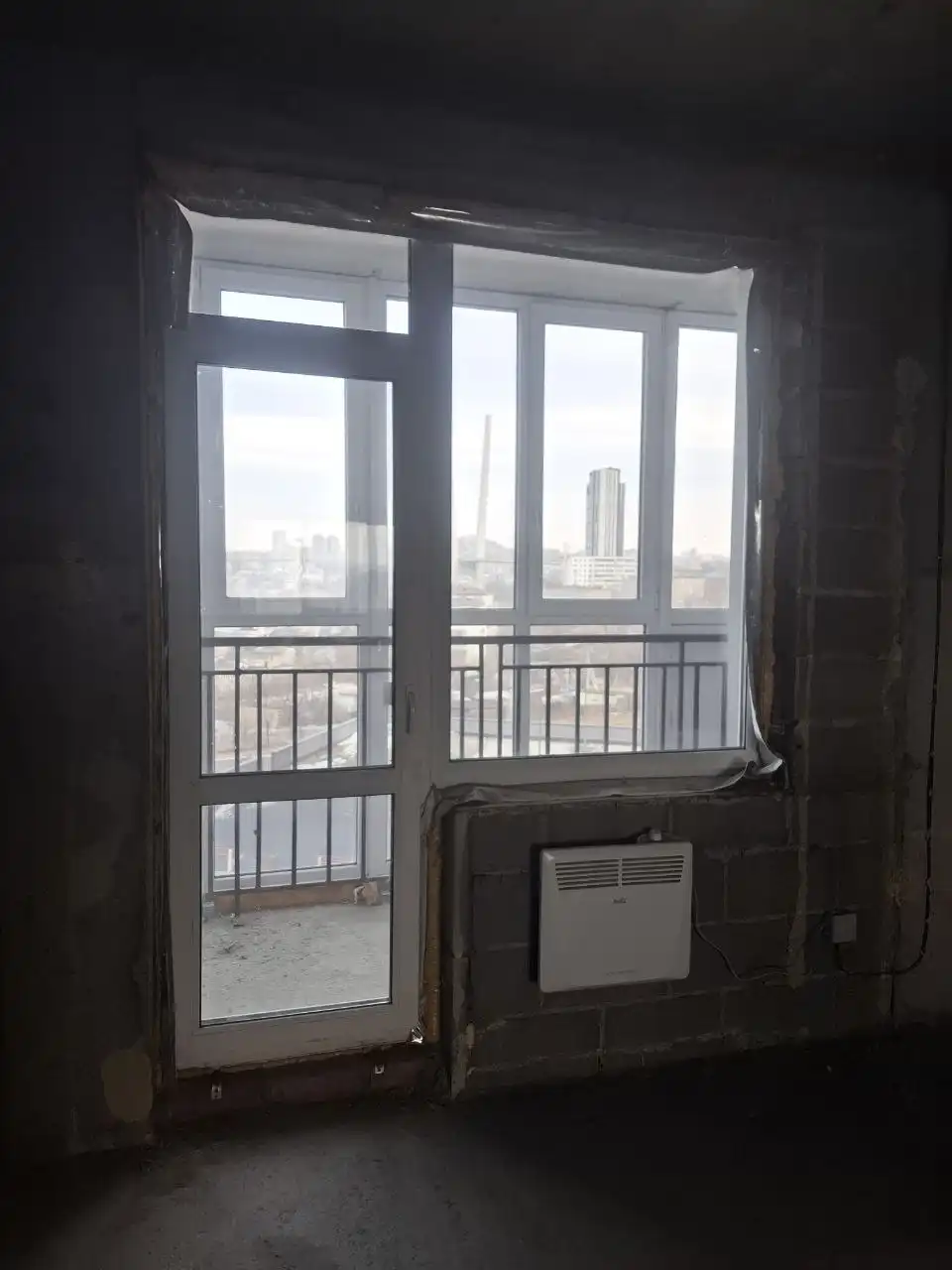 Продам пластиковую дверь и окно - Окна и двери (Для дома и дачи) в Владивосток