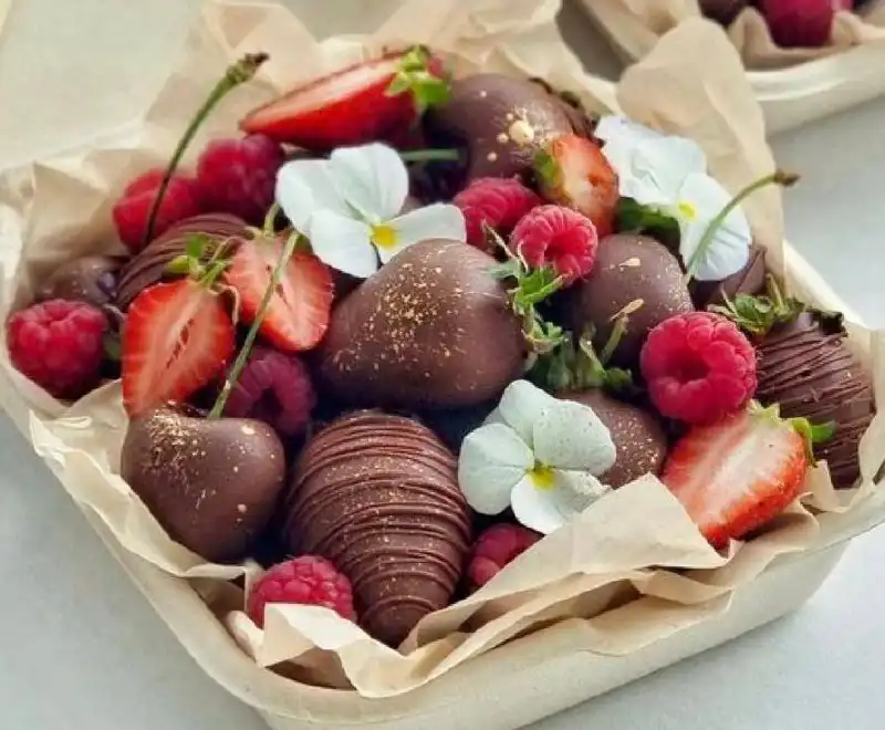 Бельгийский шоколад ручной работы ко Дню влюбленных - Подарки (Хобби и отдых) в Владивосток