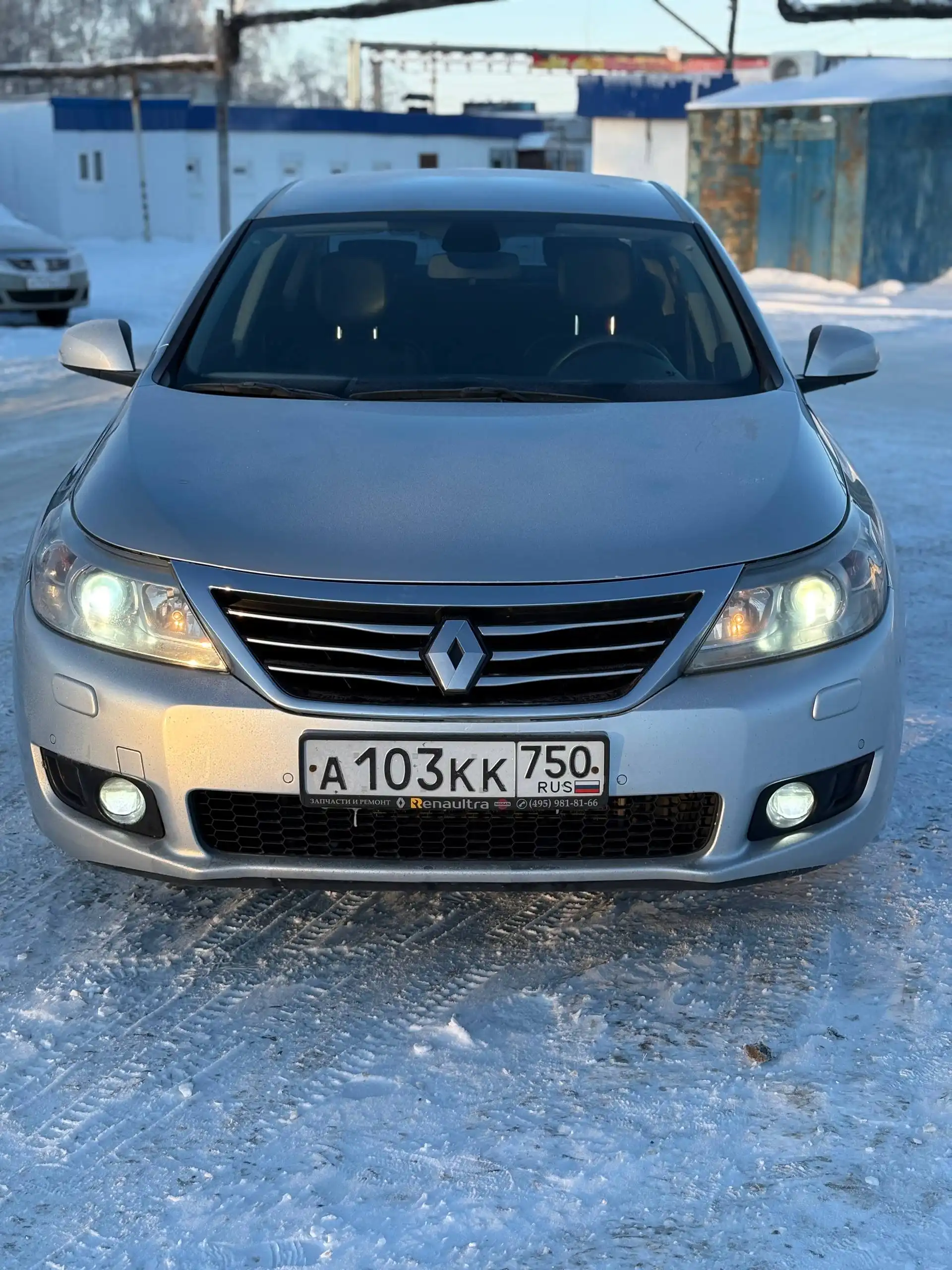 Renault Latitude 2011 года в отличном состоянии