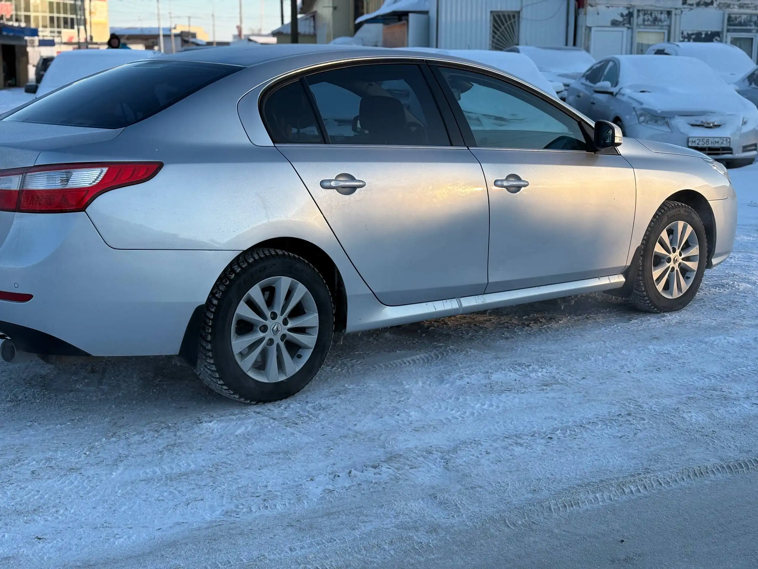 Renault Latitude 2011 года в отличном состоянии