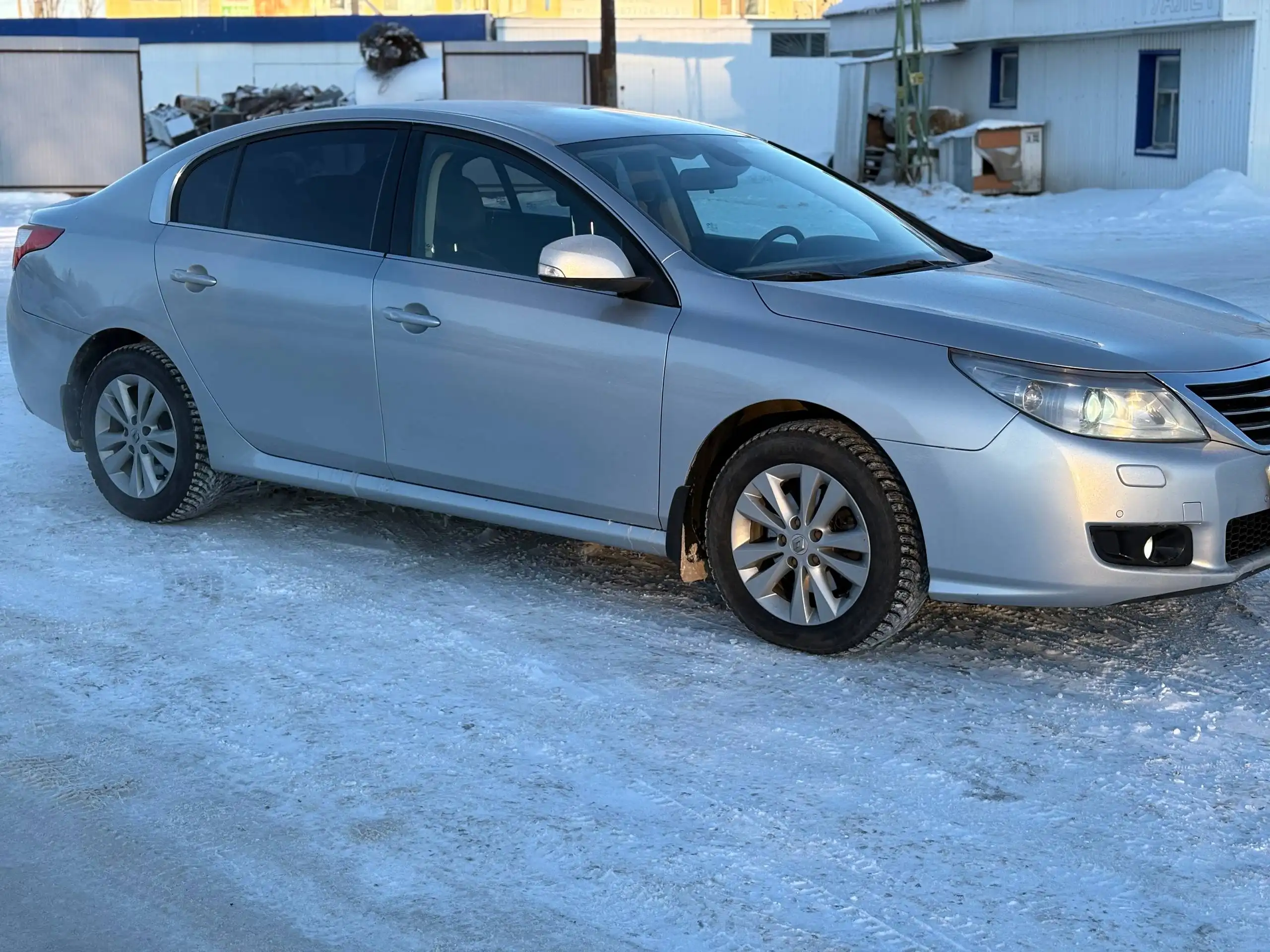 Renault Latitude 2011 года в отличном состоянии