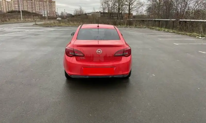 Opel Astra J 2013 года