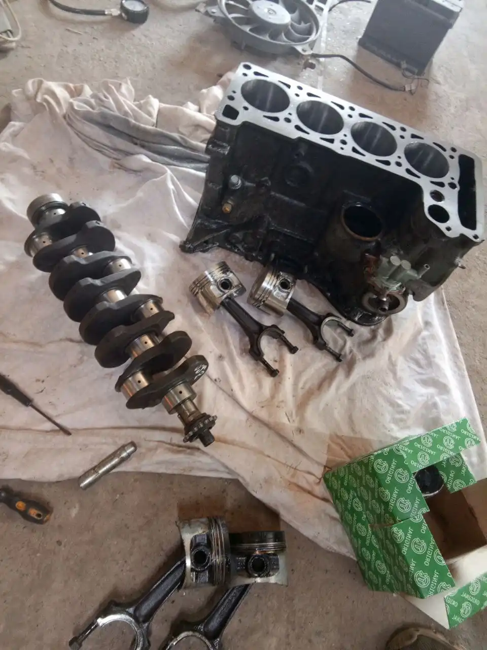 Продажа автомобиля 2004 года инжектор