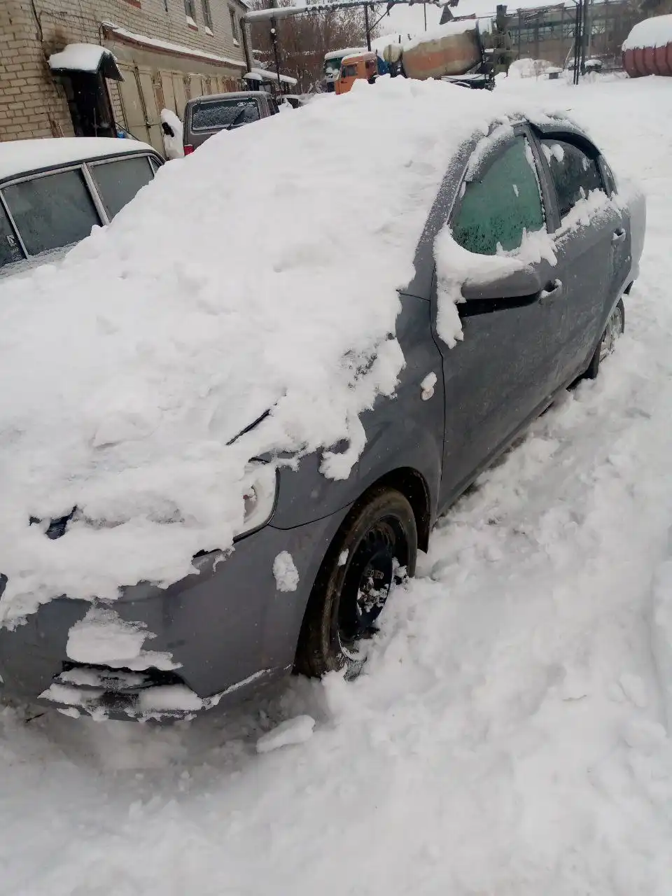 Chevrolet Aveo 2011 года, не на ходу, нужен двигатель