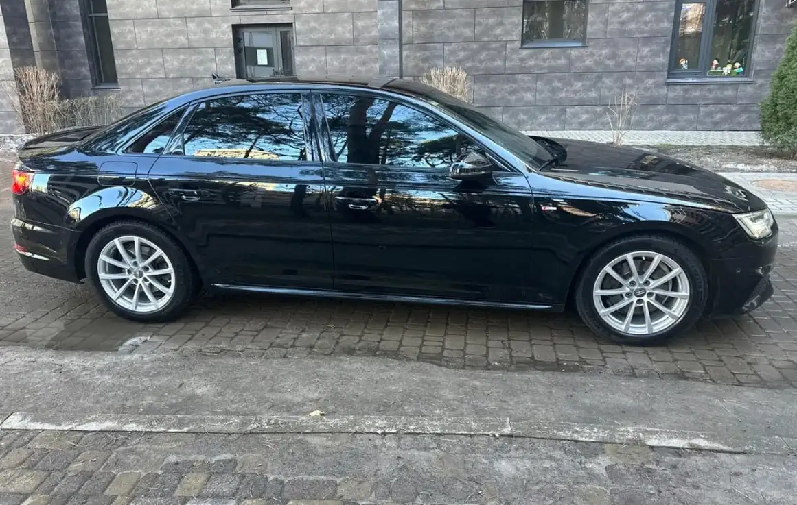 Audi A4 2018 (B9/8W) дизель автомат черный седан - Легковые автомобили (Авто) в Йошкар-Ола