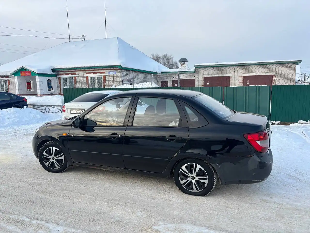 Продажа автомобиля 2013 года выпуска - Легковые автомобили (Авто) в Йошкар-Ола