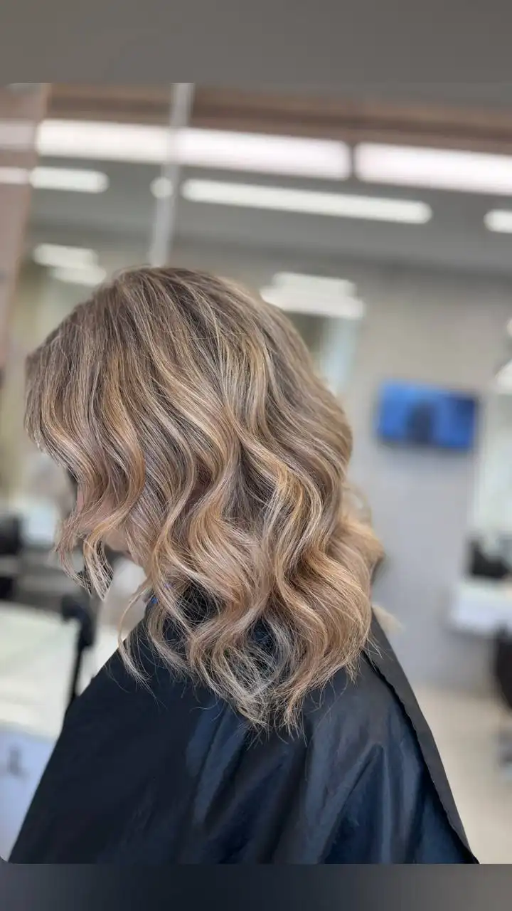 Окрашивание волос в салоне красоты Фрейя