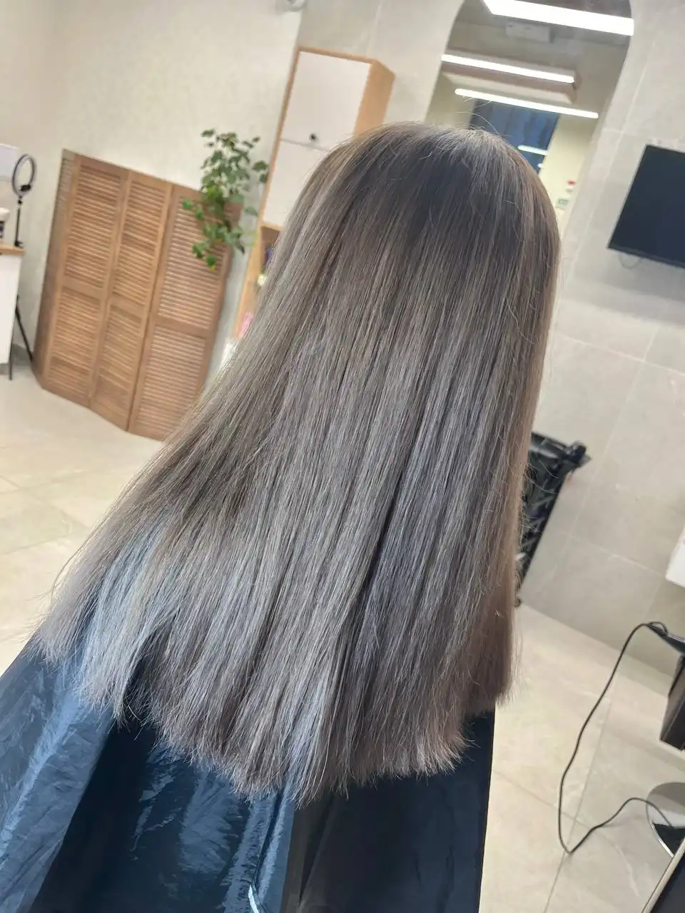 Окрашивание волос в салоне красоты Фрейя