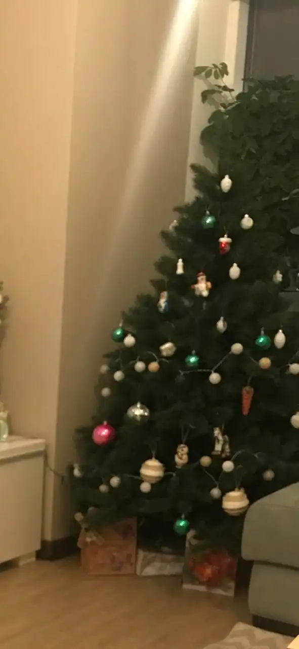 Продажа елки с игрушками