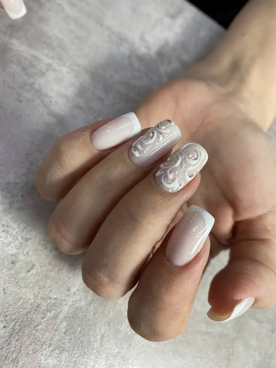 Маникюр аппаратный с укреплением и дизайном