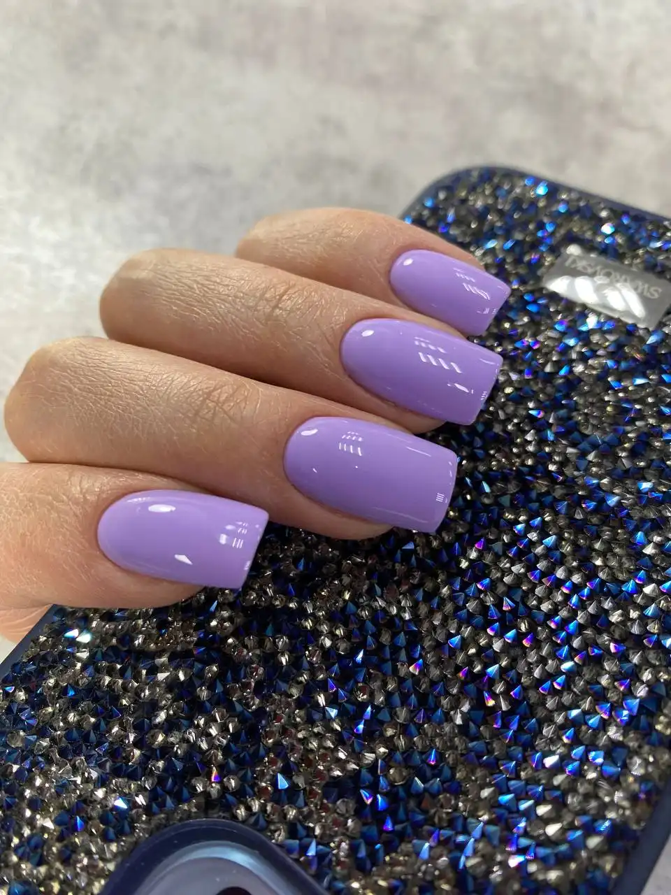 Маникюр аппаратный с укреплением и дизайном