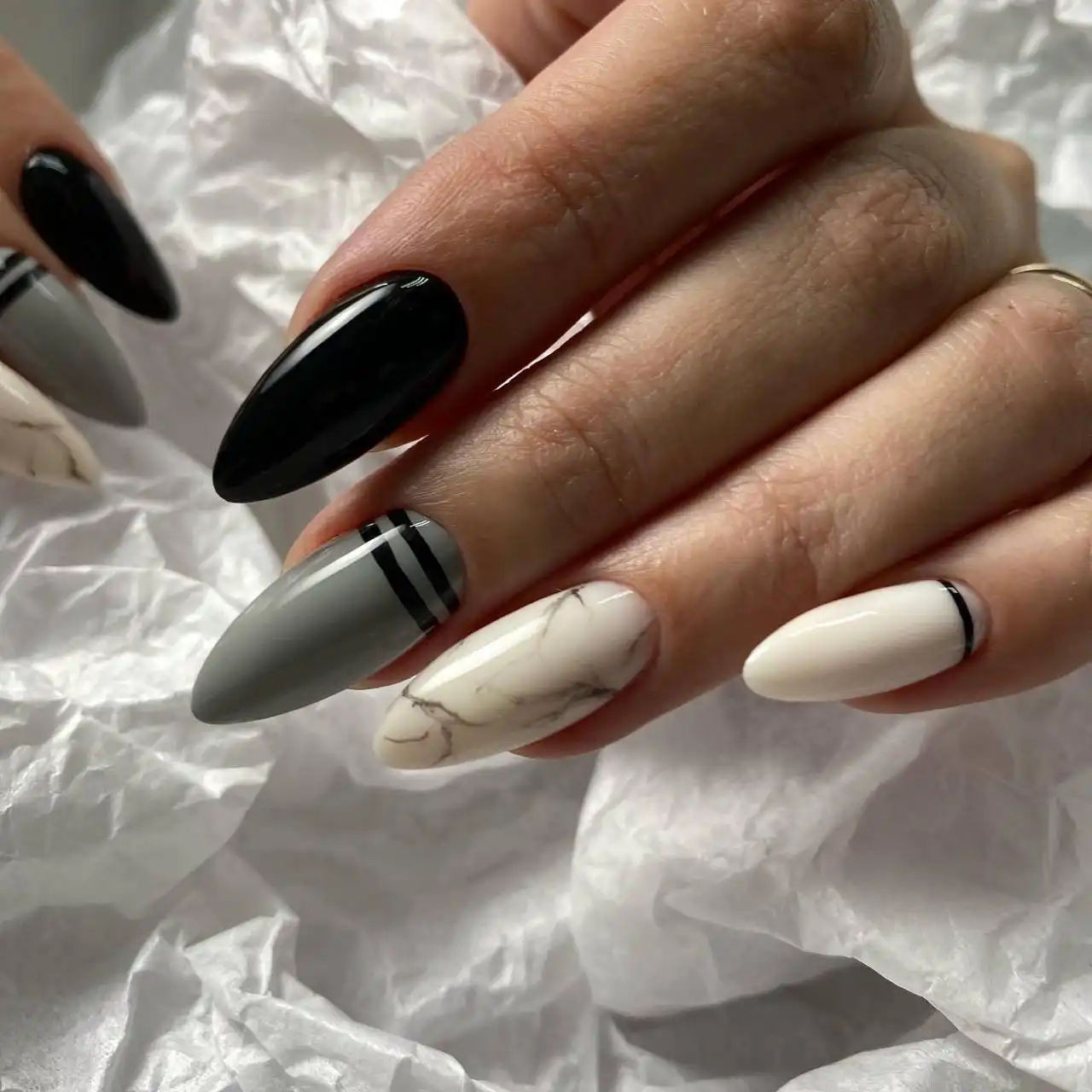 Маникюр аппаратный с укреплением и дизайном