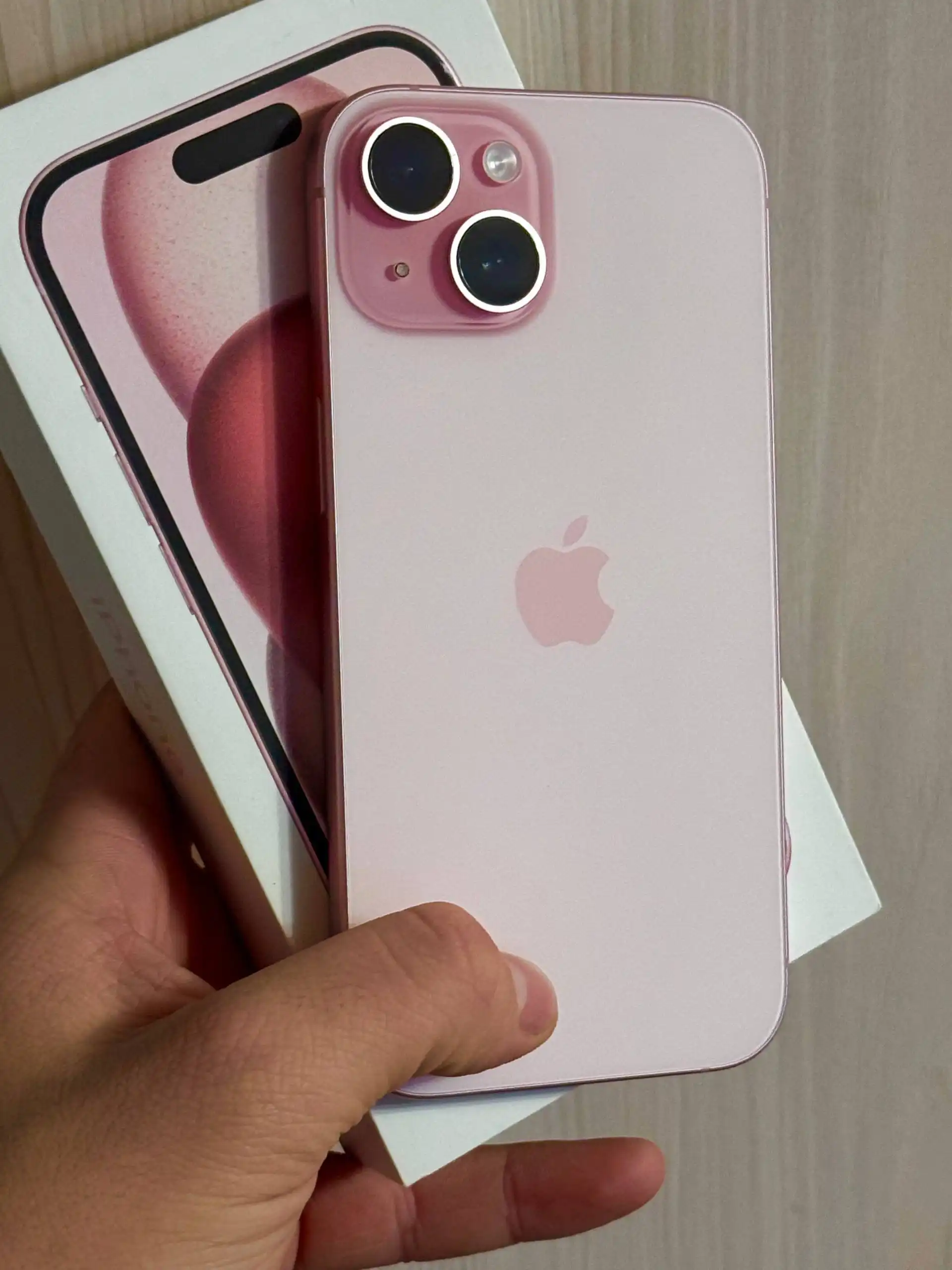 iPhone 15 в идеальном состоянии