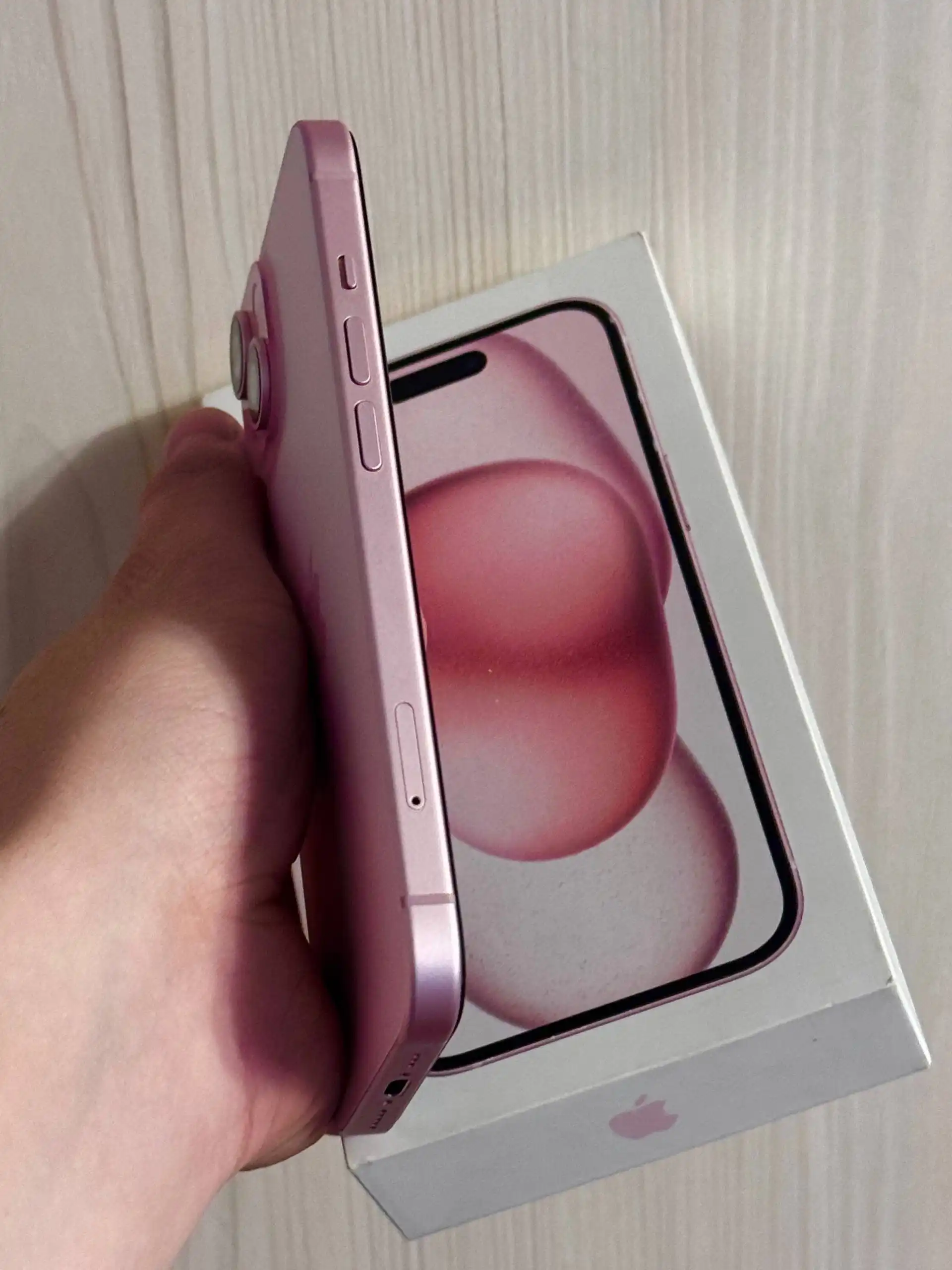 iPhone 15 в идеальном состоянии