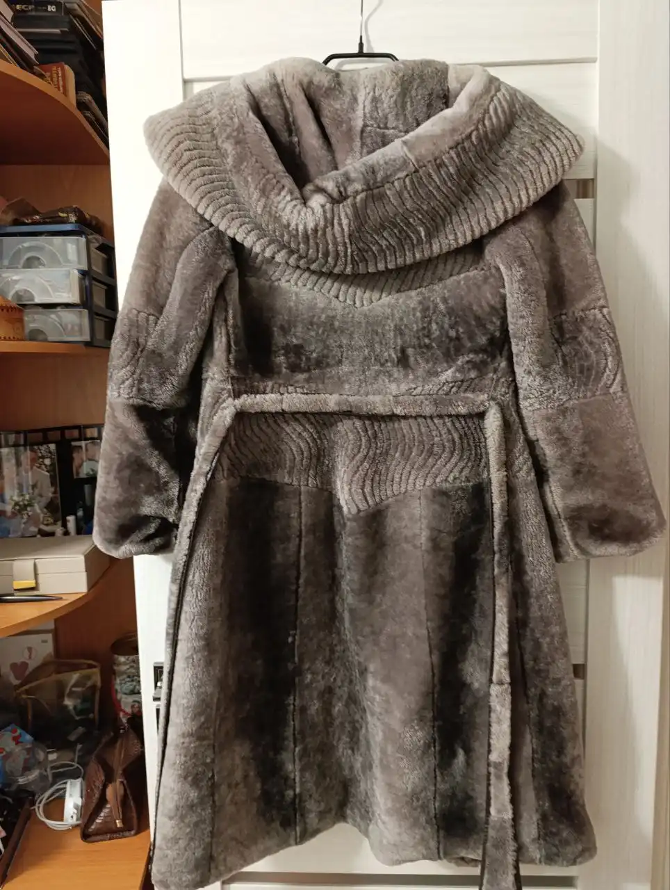 Продается мутоновая шуба длиной 110 см, размер 42-44