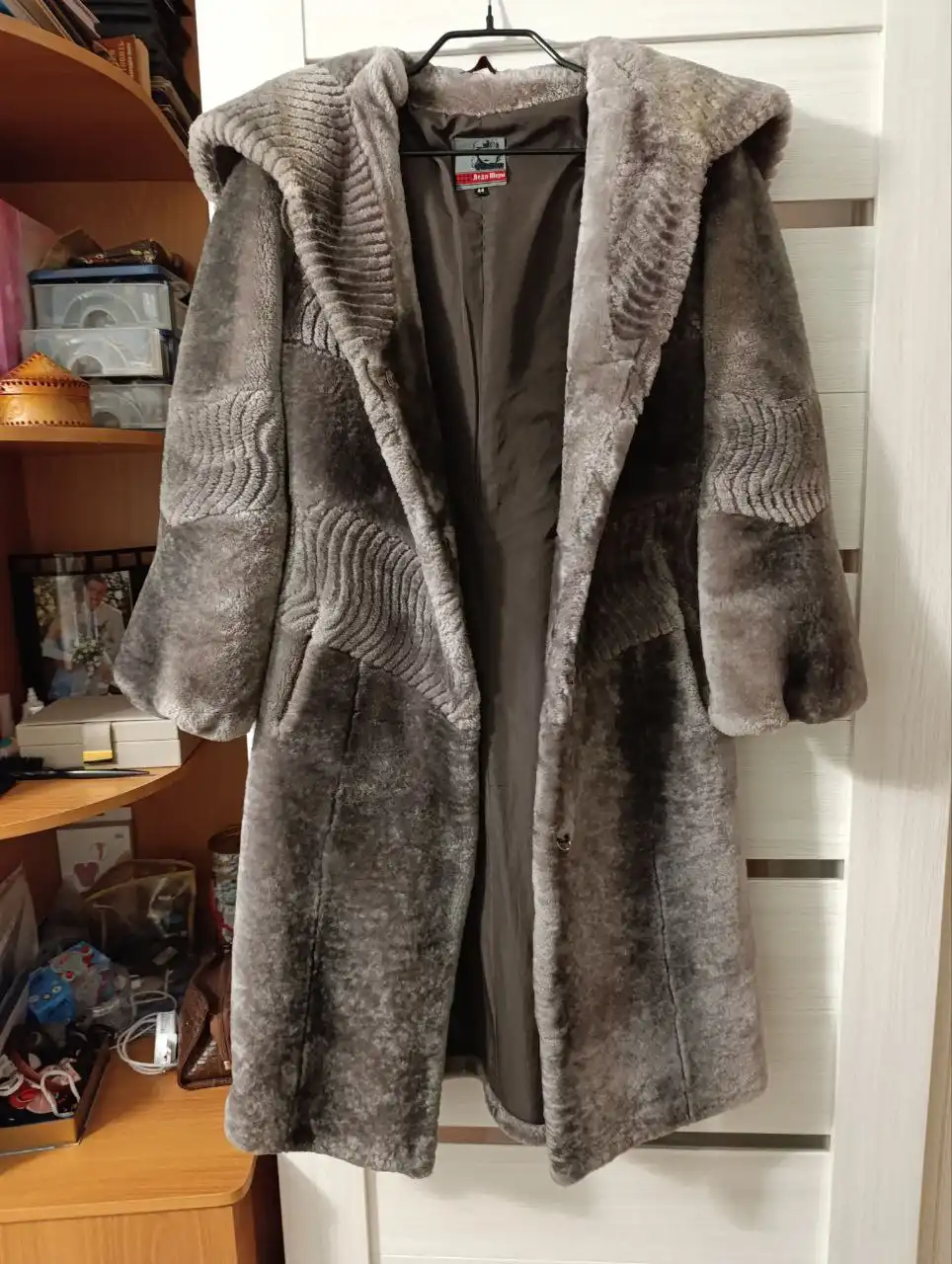 Продается мутоновая шуба длиной 110 см, размер 42-44