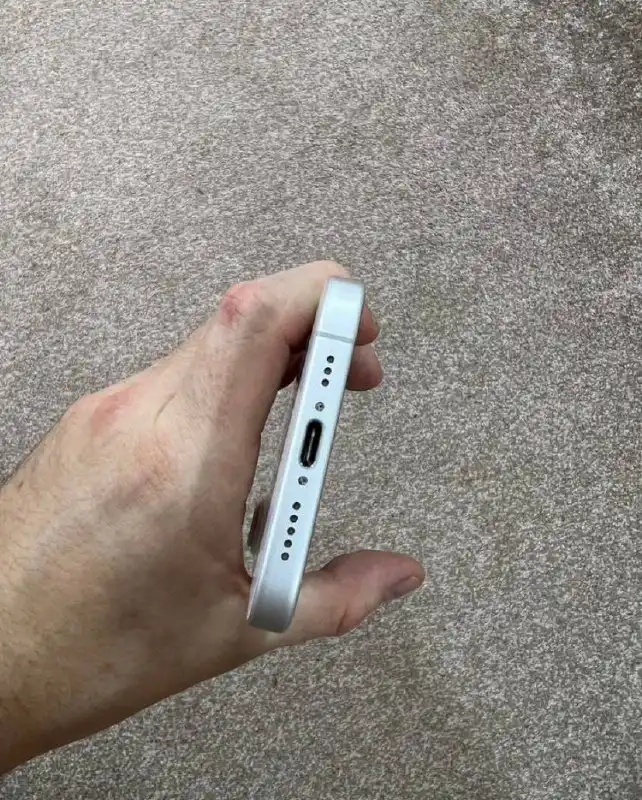 Продаю iPhone 16 128 ГБ