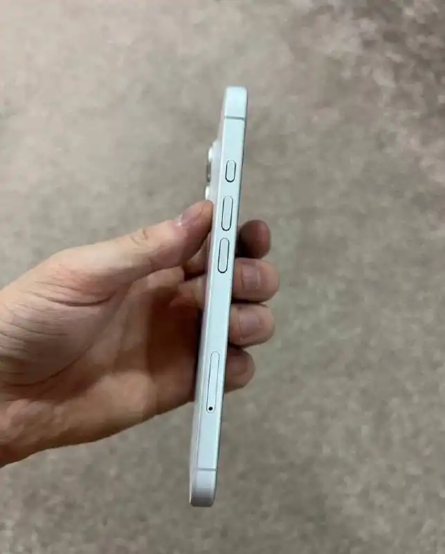 Продаю iPhone 16 128 ГБ