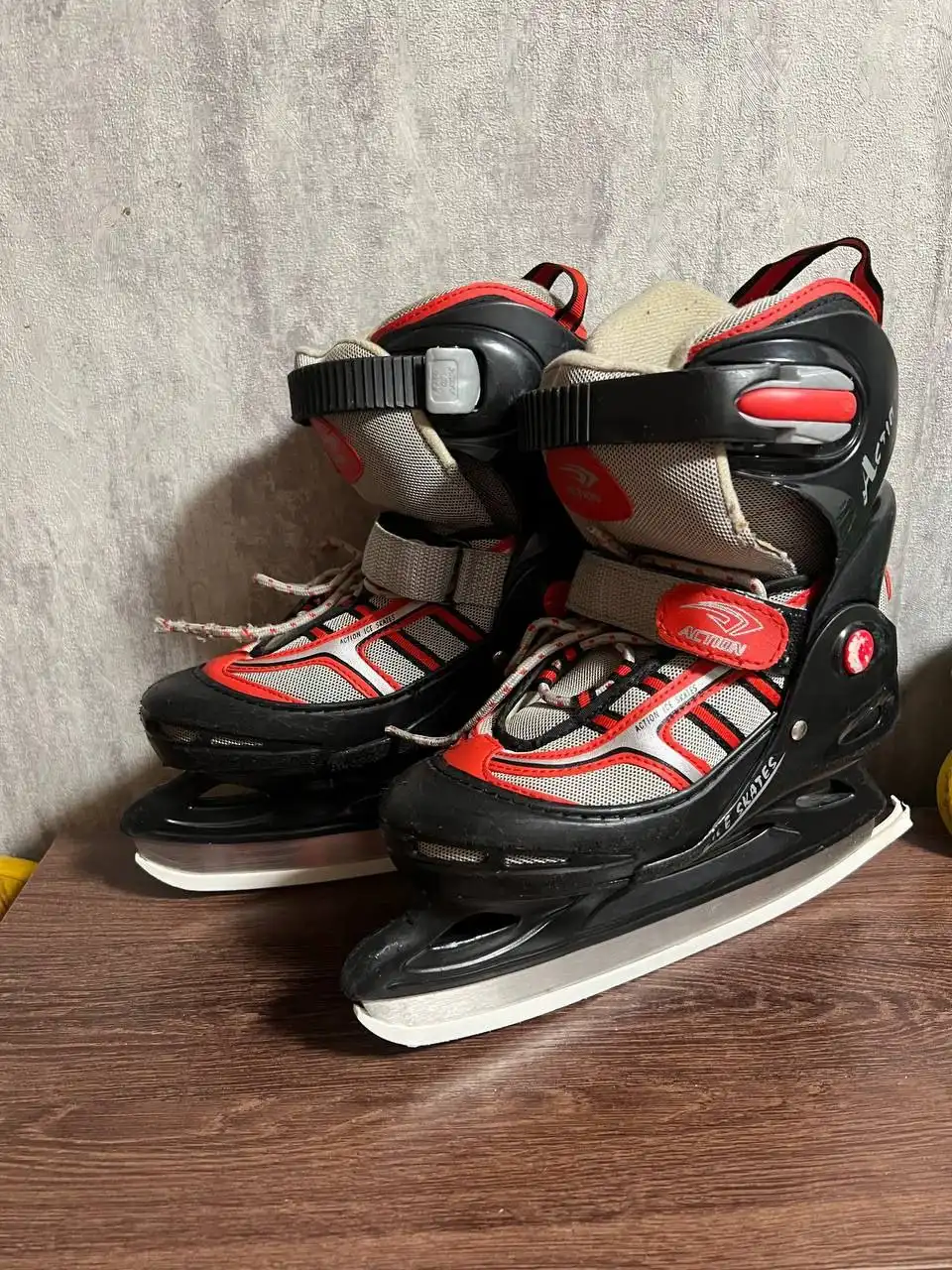 Продам коньки и ролики раздвижные